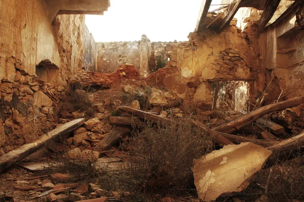 Старый разрушенный дом разрушен во время землетрясения Лицензионные Стоковые Фото