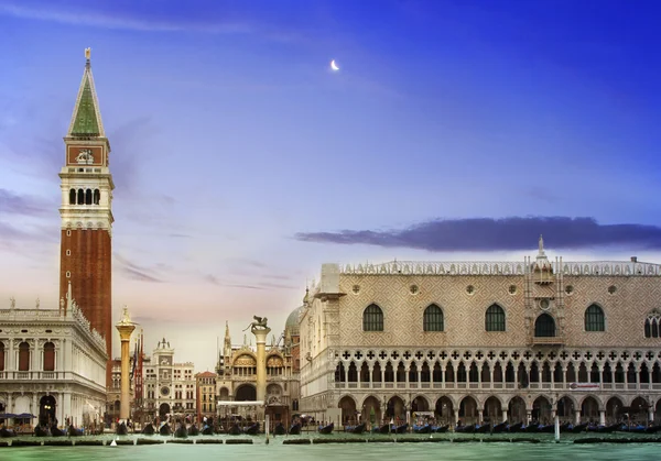 Hermosos canales en Venecia. Italia —  Fotos de Stock