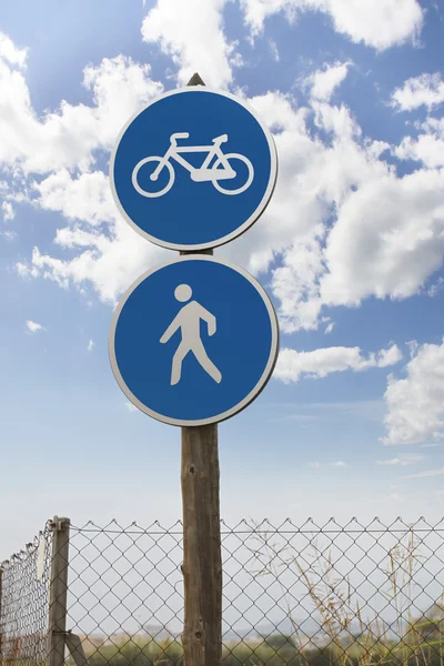 Sinal de trânsito pedestre e bicicleta — Fotografia de Stock