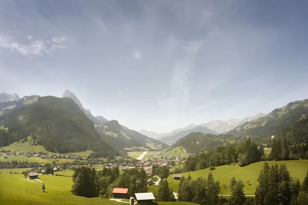 Panorama du paysage de montagne. Suisse — Photo