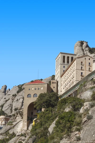 Monastery of Montserrat with blue sky — Zdjęcie stockowe