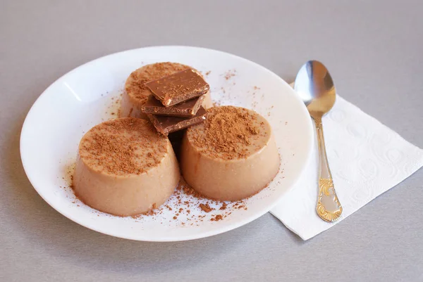 Leckeres Dessert Aus Vollmilchschokolade Schokolade Mit Nüssen — Stockfoto