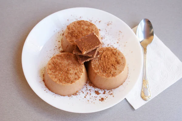 Leckeres Dessert Aus Vollmilchschokolade Schokolade Mit Nüssen — Stockfoto