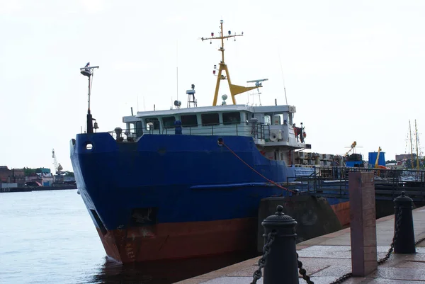 Barco Está Amarrado Muelle Cerca Del Astillero Buque Carga — Foto de Stock