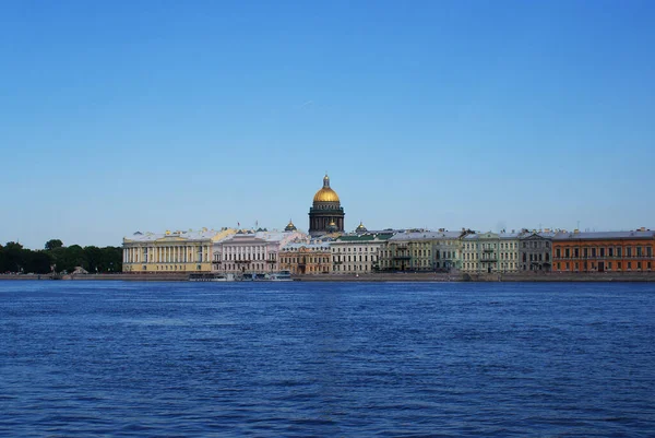 Brug Rivier Met Uitzicht Isaac Cathedral Petersburg Rusland Rechtenvrije Stockafbeeldingen