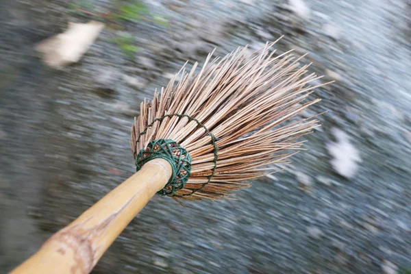 Vassoura em movimento — Fotografia de Stock