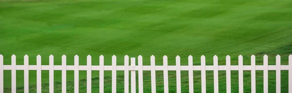 Lawn and fence — Stock Photo, Image