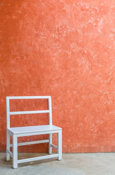 White chair and orange wall — Stock Photo, Image