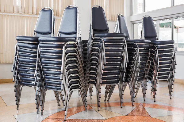 Pila de sillas —  Fotos de Stock