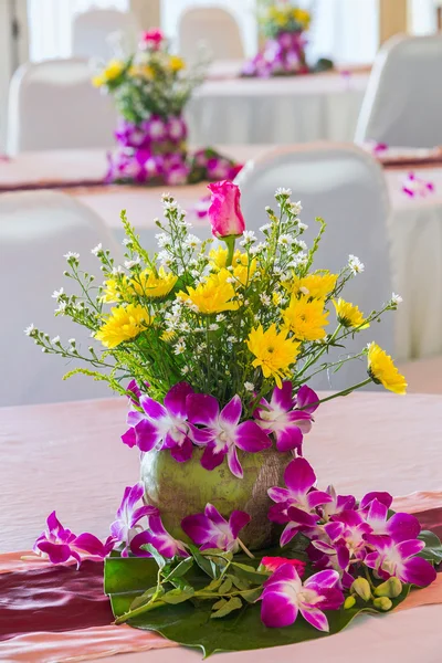 Flower arrangement in the party — Stock Photo, Image