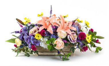 toprak kap içinde çiçek buketi