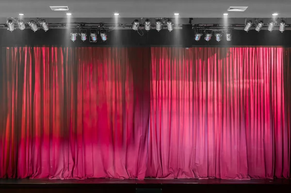 Cortina de teatro vermelho — Fotografia de Stock