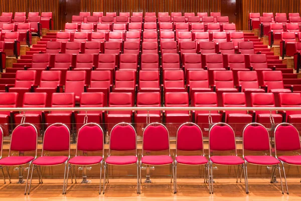 Close-up van rood theater stoel in de vergaderzaal — Stockfoto