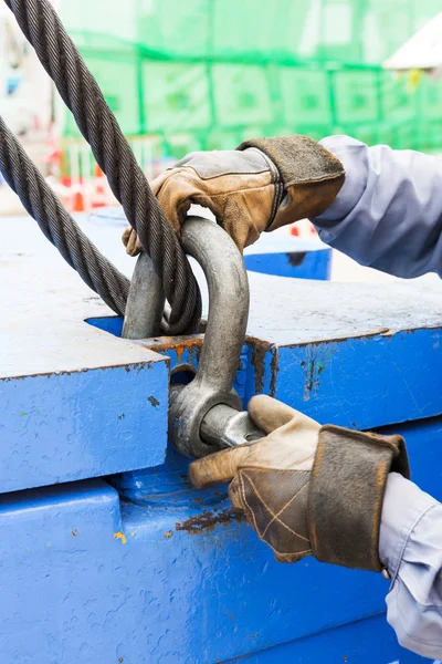 Cıvata çapa zincir çelik halat askı ile montaj — Stok fotoğraf