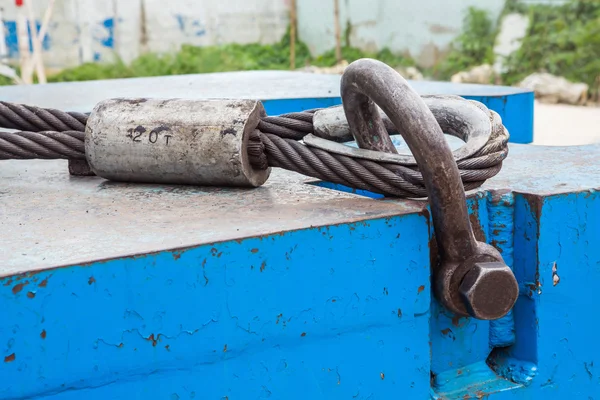 Bolzen-Anker-Schäkel und Drahtseilschlinge — Stockfoto