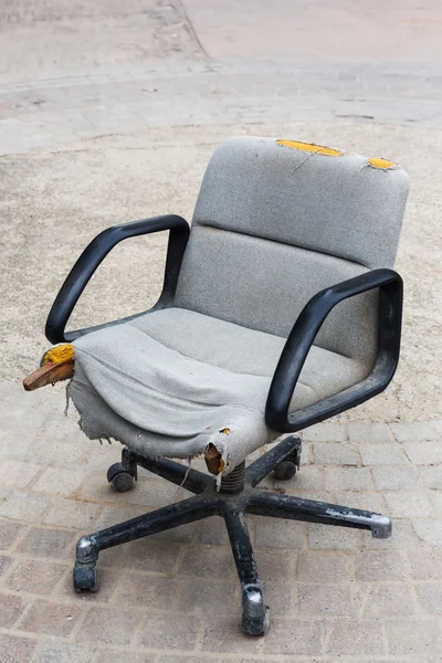 Cadeira de ruína — Fotografia de Stock