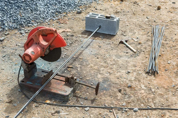 Daire testere ve inşaat demiri — Stok fotoğraf