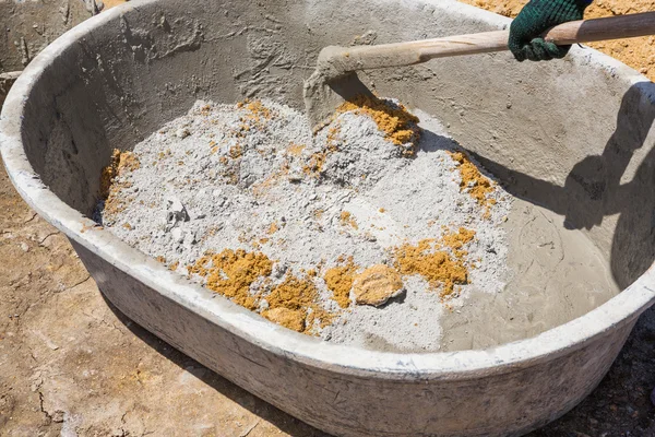 Mezcla de hormigón en bañera — Foto de Stock