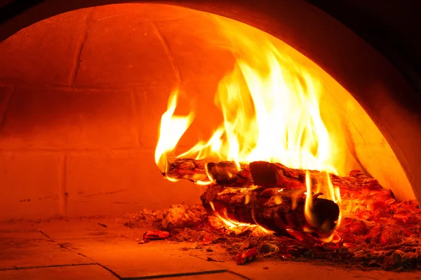 Brandhout voor bakken pizza oven — Stockfoto