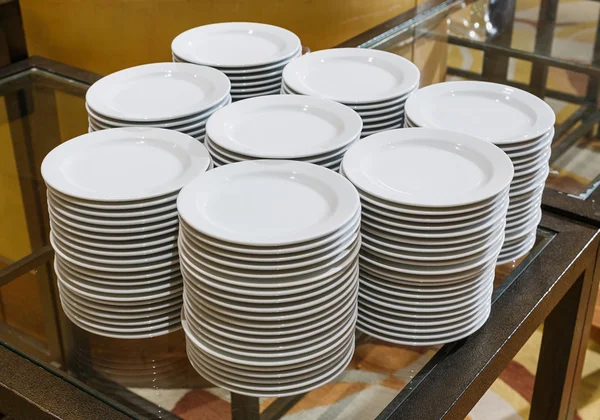 Stacks of white dishes — Stock Photo, Image