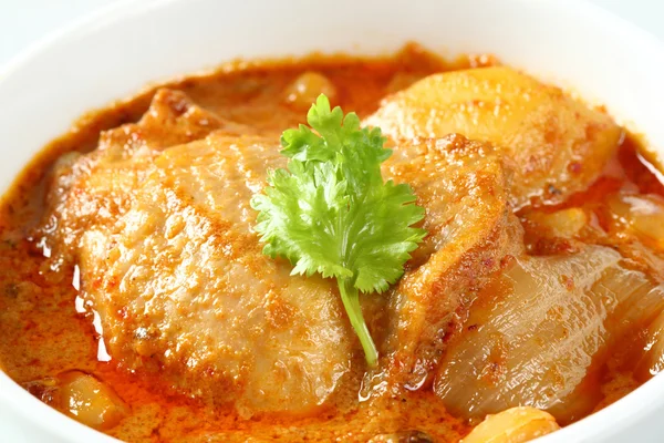 Muslim style chicken and potato curry or chicken mussaman curry — Stock Photo, Image