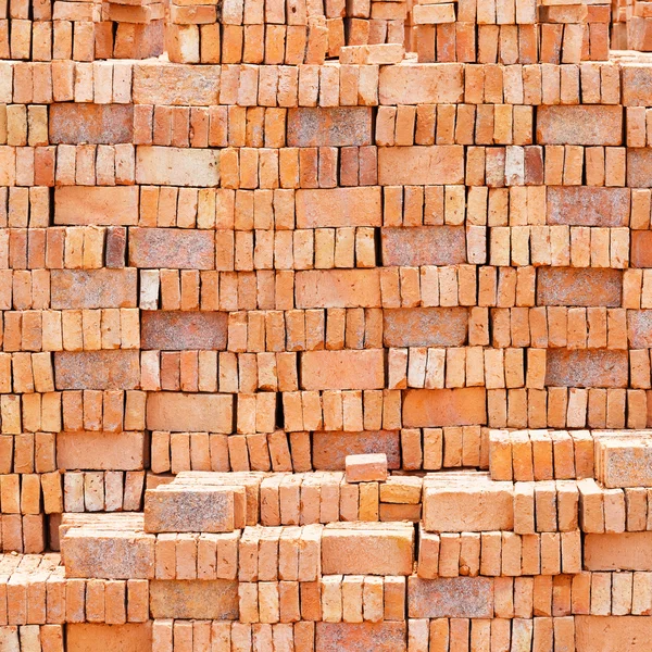 Pilha de tijolo vermelho — Fotografia de Stock