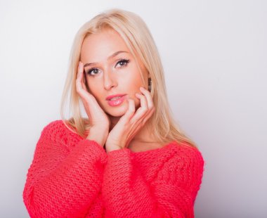 güzel taze kız sarışın parlak ceket kapatın