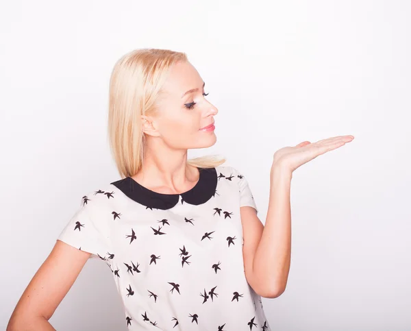 The blonde on a white background shows a hand — Stock Photo, Image