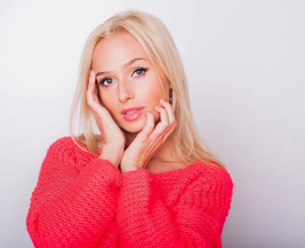 Close up the beautiful fresh girl the blonde in a bright jacket — Stock Photo, Image