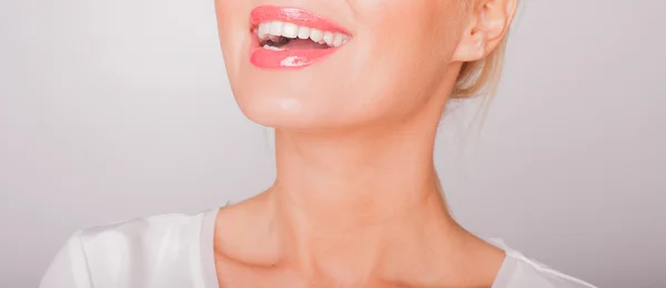 Close up teeth of the girl white and beautiful — Stock Photo, Image