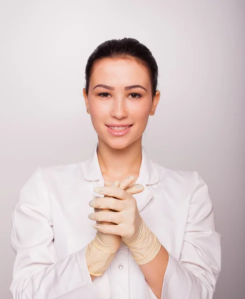 güzel esmer doktor