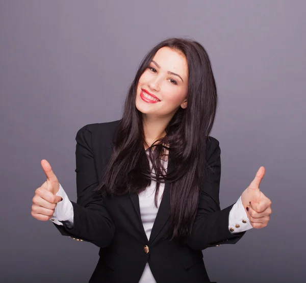 Mujer de negocios muestra un thamb que todo es bueno — Foto de Stock