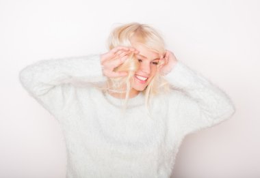 güzel taze sarışın kız ceket