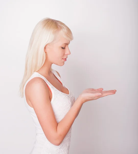 The girl the beautiful blonde looks at the palms — Stock Photo, Image