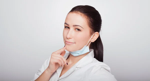 Mujer doctor examinando — Foto de Stock