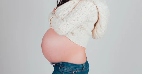 妊娠中の女性の胃 — ストック写真