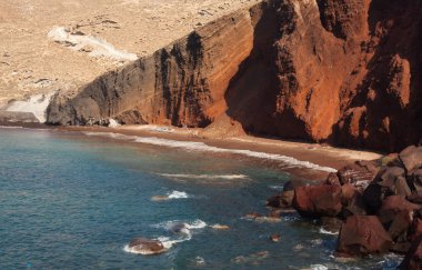 Deniz kıyısında ve kayalar