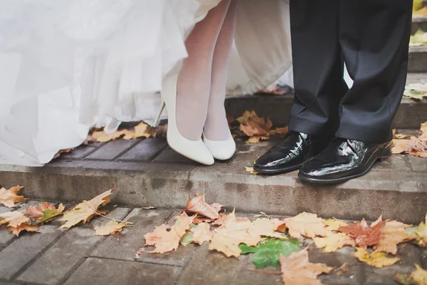 Schuhe für Braut und Bräutigam — Stockfoto