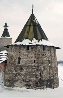 Pskov. düz kuleye kroma ve kutekroma Kulesi