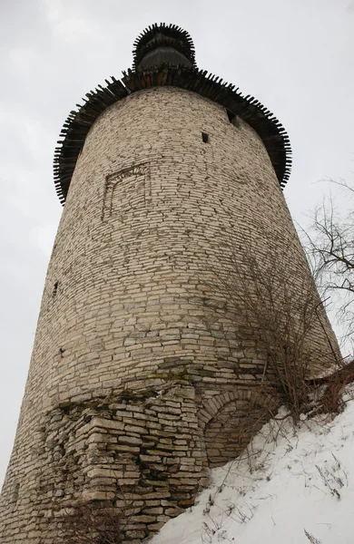 Псков. Высокая башня Кромы . — стоковое фото