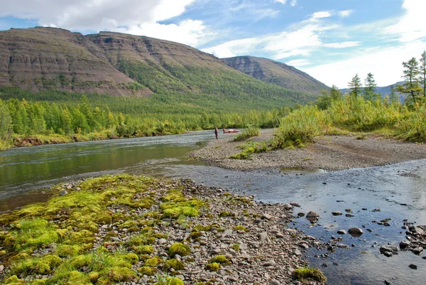 De vallei van de rivier mikchangda. — Stockfoto