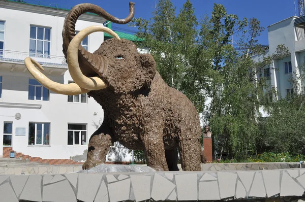 Monument mammoth. — Stock Photo, Image