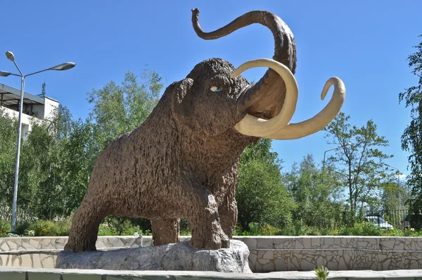 Monument mammoth. — Stock Photo, Image
