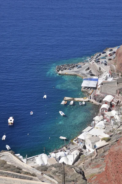Skalistym wybrzeżu wyspy na Morzu Egejskim. — Zdjęcie stockowe