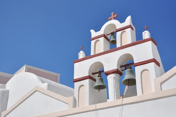 Torre de sino da Igreja na ilha grega . — Fotografia de Stock