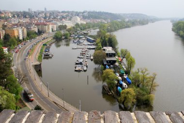 Prag, dolgu vltava Nehri.