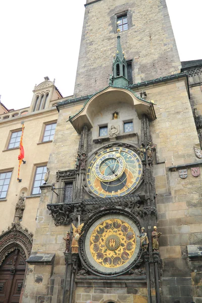 As ruas de Praga, torres e campanários . — Fotografia de Stock