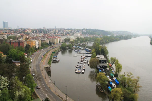 Praga, el dique del río Moldava . —  Fotos de Stock