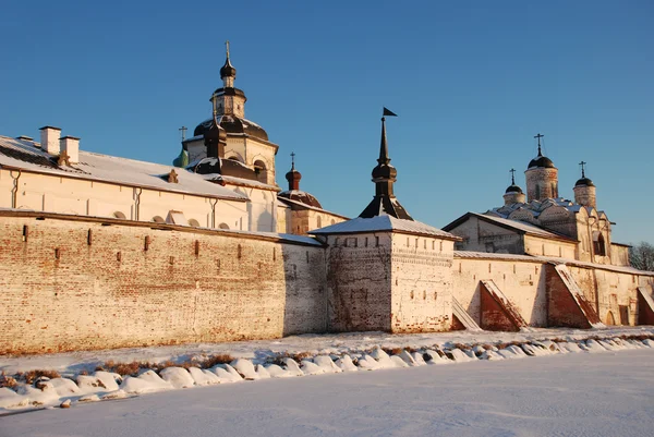 Northern Russian monastery in winter. — Stock Photo, Image