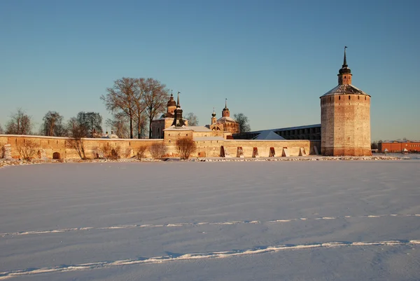 Northern Russian monastery in winter. — Stock Photo, Image